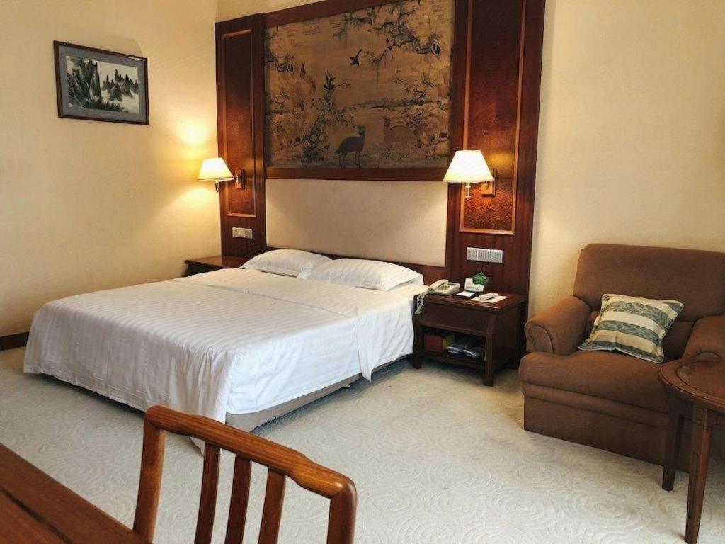 Fenggang Gladden Hotel Tiantangwei Exterior foto